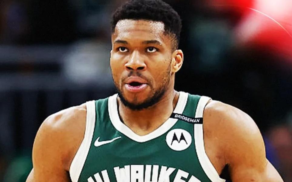 官宣无限期离队！字母哥突然病倒，没有确定留在雄鹿队