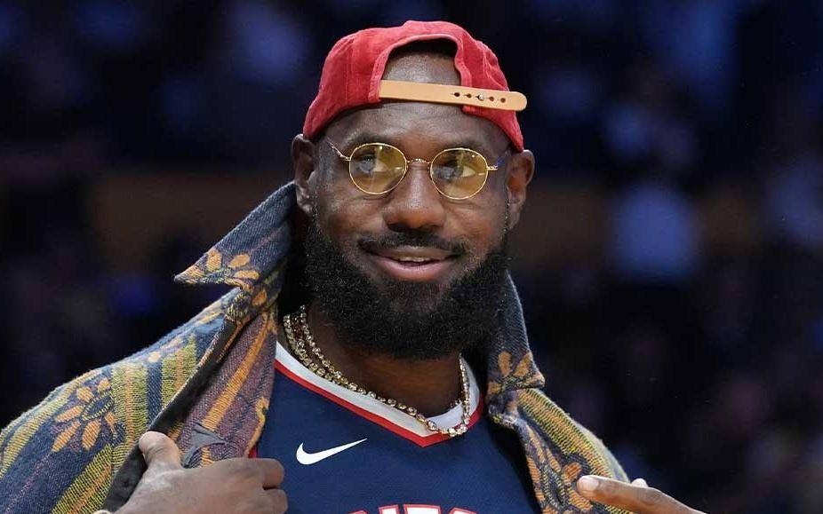 巴克利淡化湖人队勒布朗詹姆斯的伤情：“他只是年纪大了”