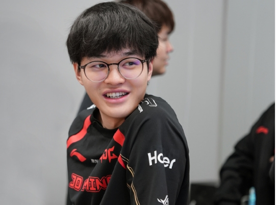 灵性全无泯然众人Xun两局节奏被Tar