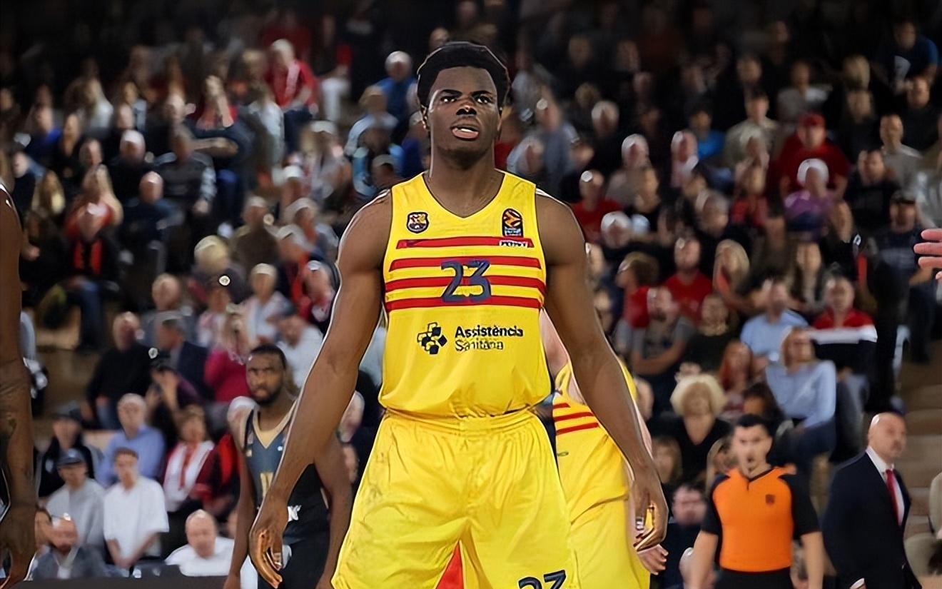 不得不完成的签约！薪资空间受限的尼克斯签下了前巴萨内线新星