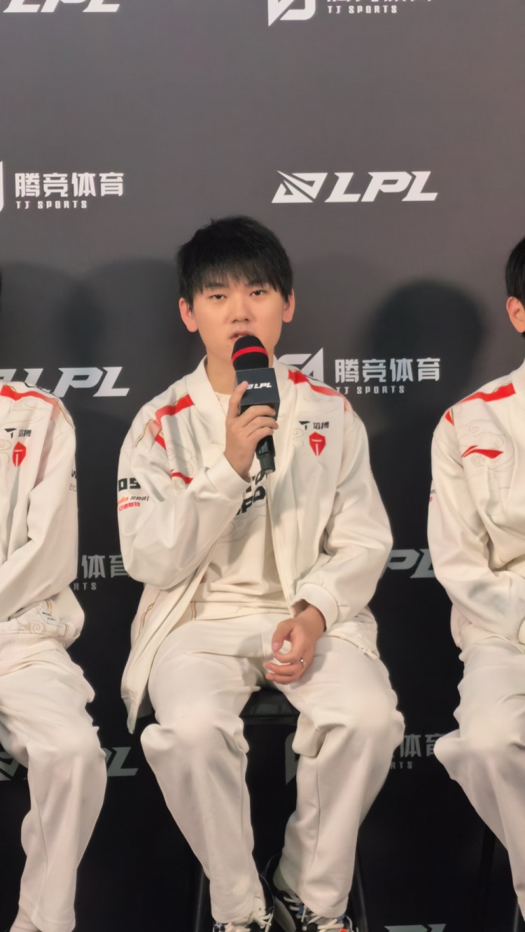 原来并没有什么特别意义！JKL：用iG卡莎只是因为皮肤手感好