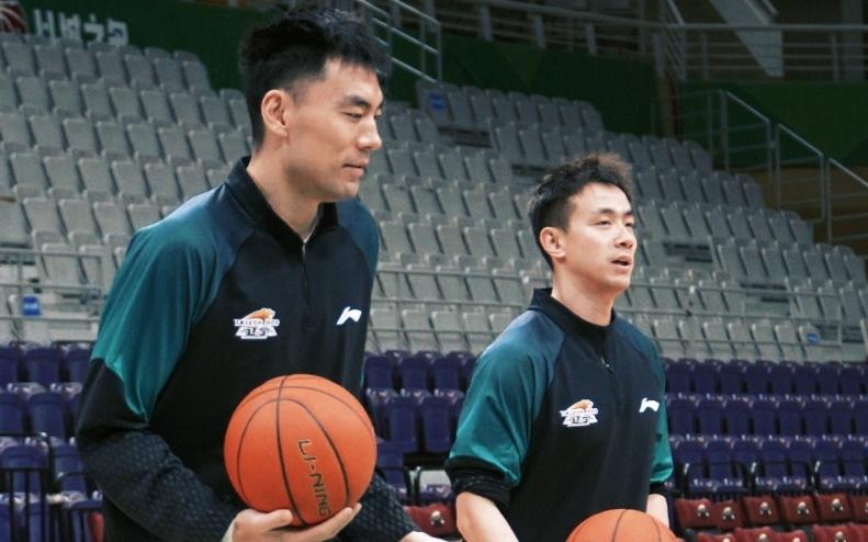 备战青岛！赵继伟开启合练但缺席今晚比赛，杨鸣展望对手给足认可