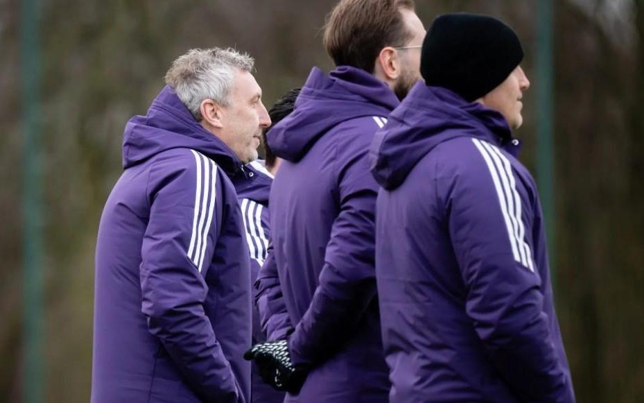 密切关注，威尔科克斯在卡灵顿观看了卡里克的首堂训练课