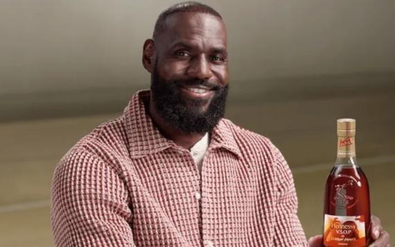 烽火戏诸侯詹姆斯公布决定二：没有退役而是广告