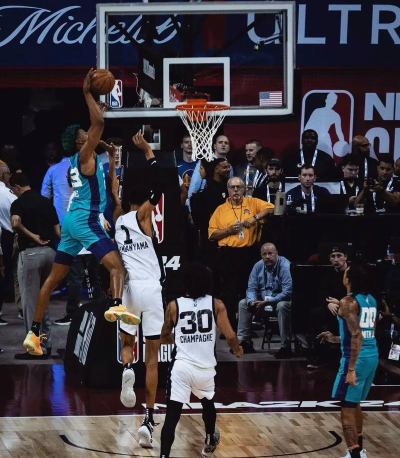 再见！NBA刺头告别联盟，曾隔扣文班一战成名，才24岁啊，可惜