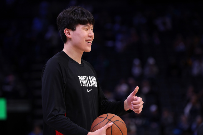 不用太着急，杨瀚森才是新秀正常现状，不信你问问12顺位新秀卡特