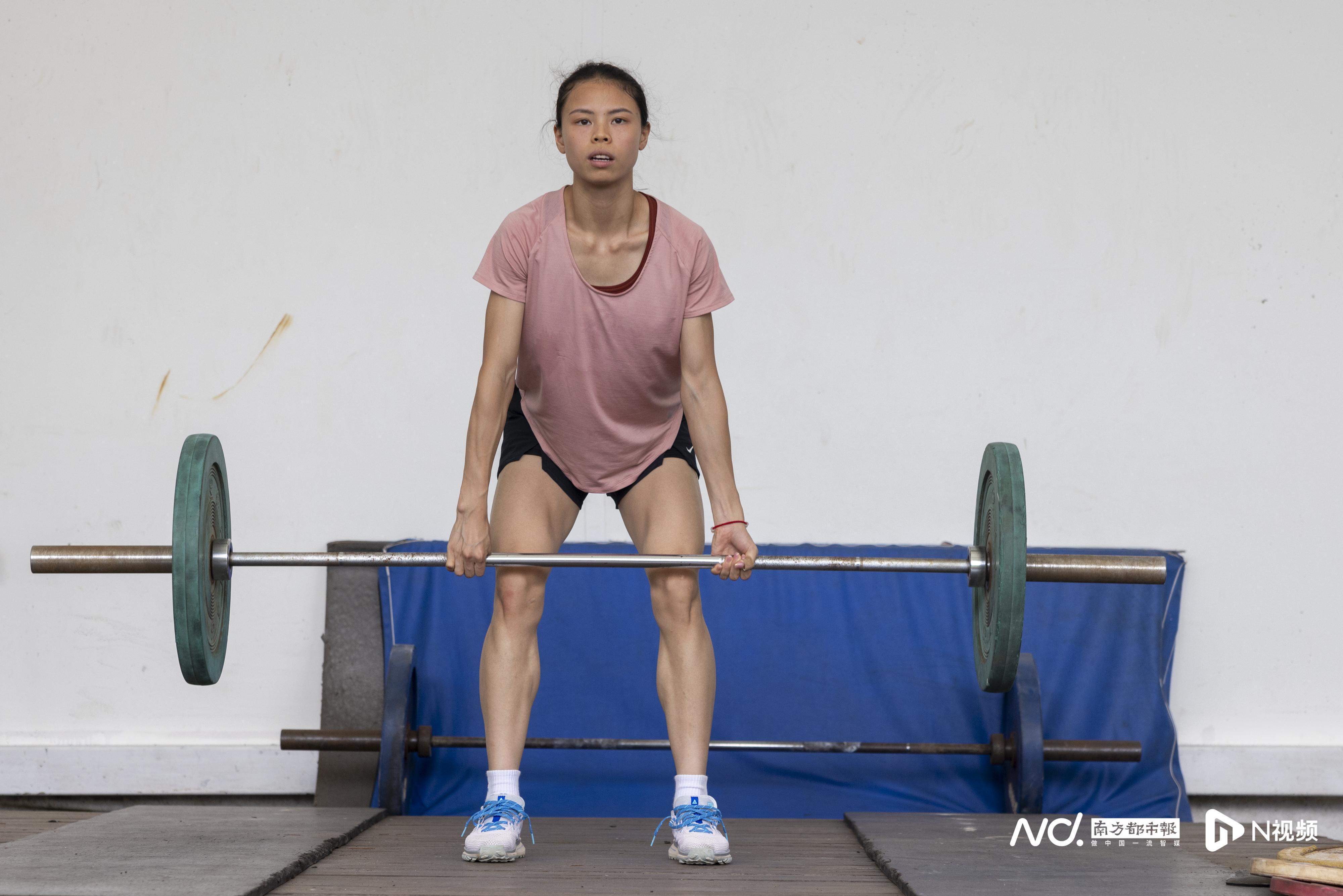 高清图集：广东名将莫家蝶迎400米栏卫冕战，七点半直播！