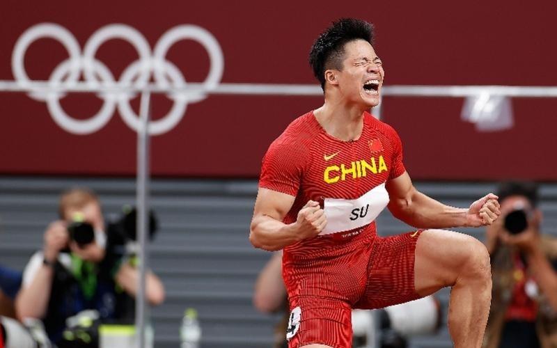 镜头内外苏神退役，“从哪一天开始，就从哪一天结束”