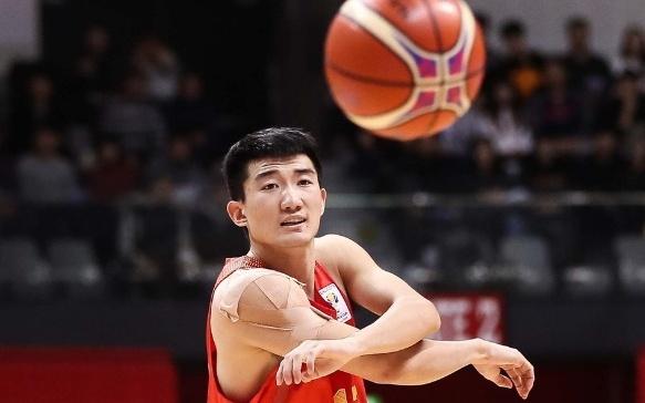 郭昊文庞峥麟迎机会！曝中国男篮集训人数比肩国足郭士强要拼了