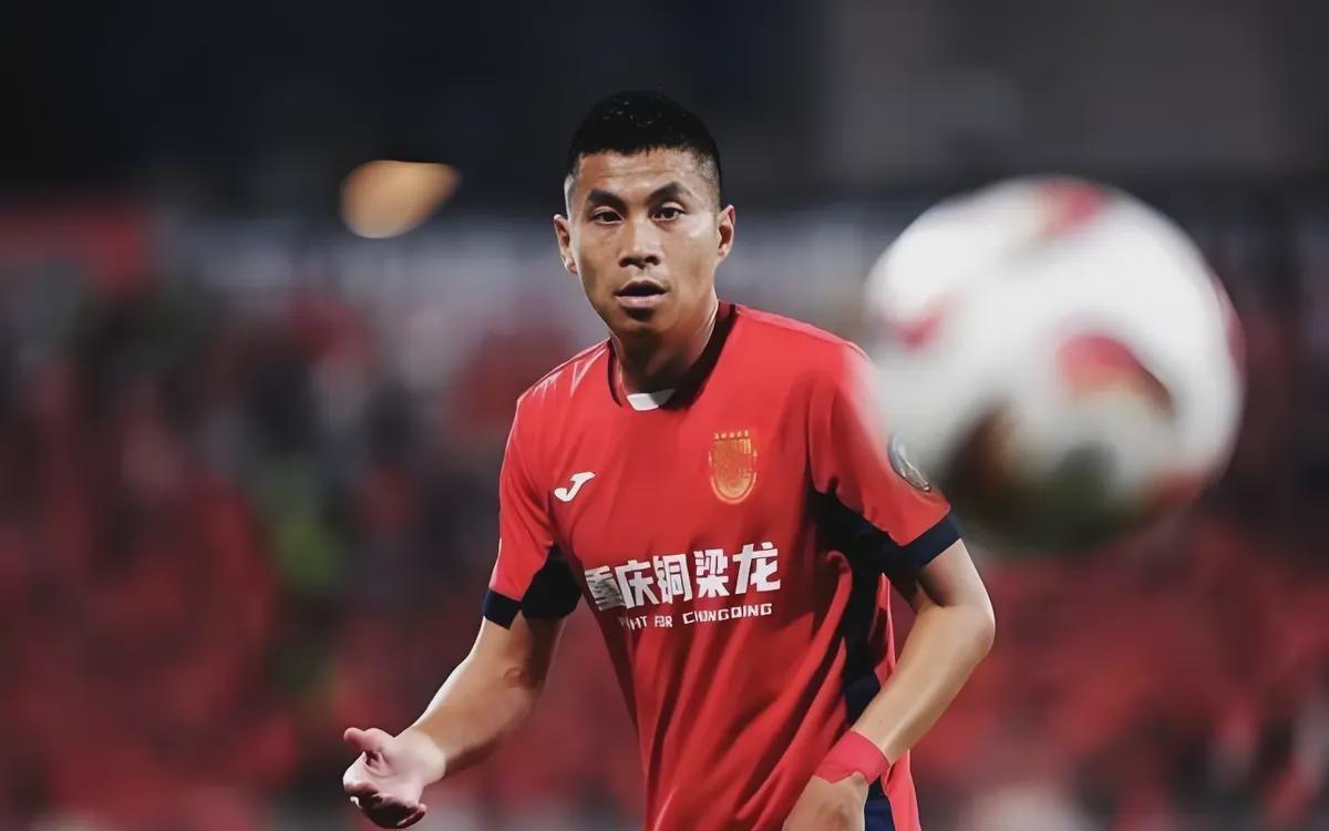 绿茵场上的重庆守望者！黄希扬，一位老将的足球人生与精神图腾！