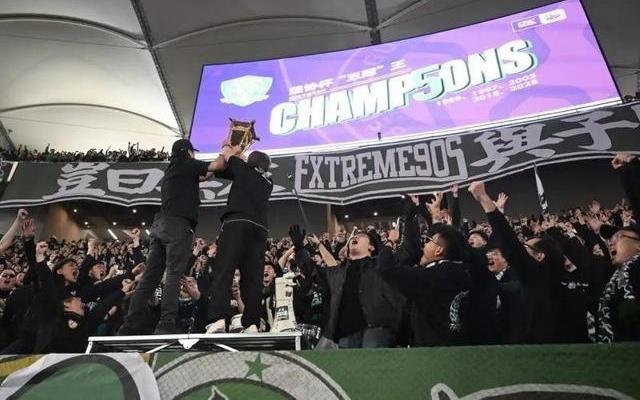 话题国安再捧足协杯背后艰辛谁人知