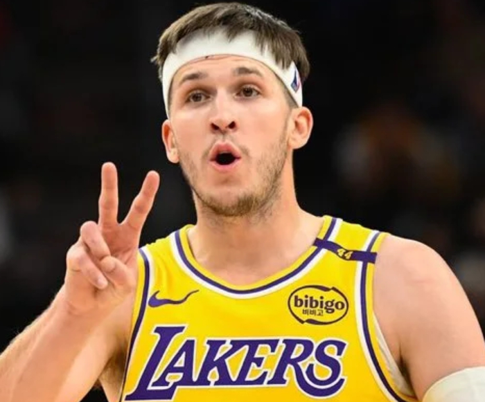 45分+16助攻，拒绝4年8920万！里夫斯看清现实，NBA只是一门生意