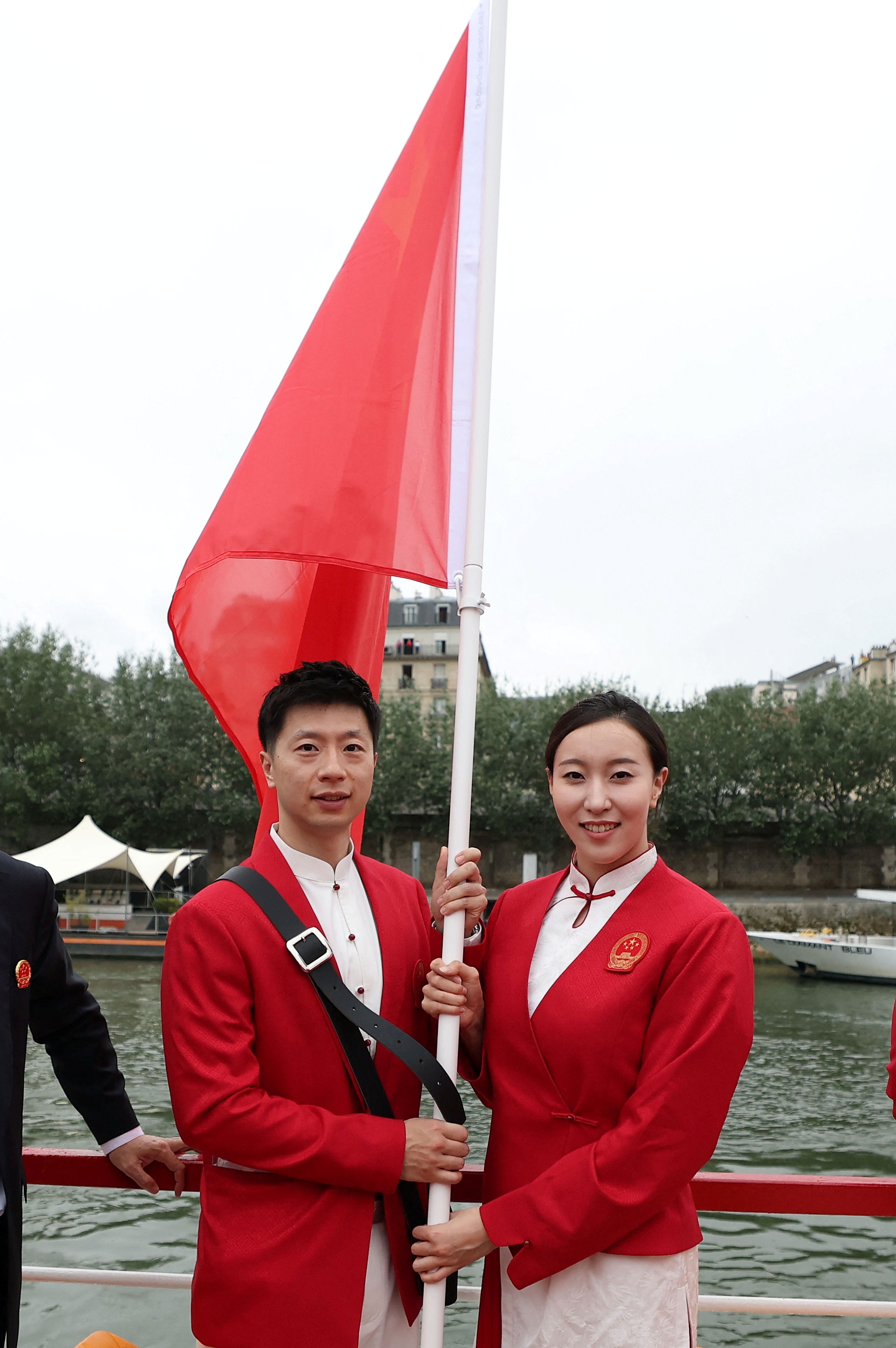 何为国乒精神马龙：为国而战，从领奖台