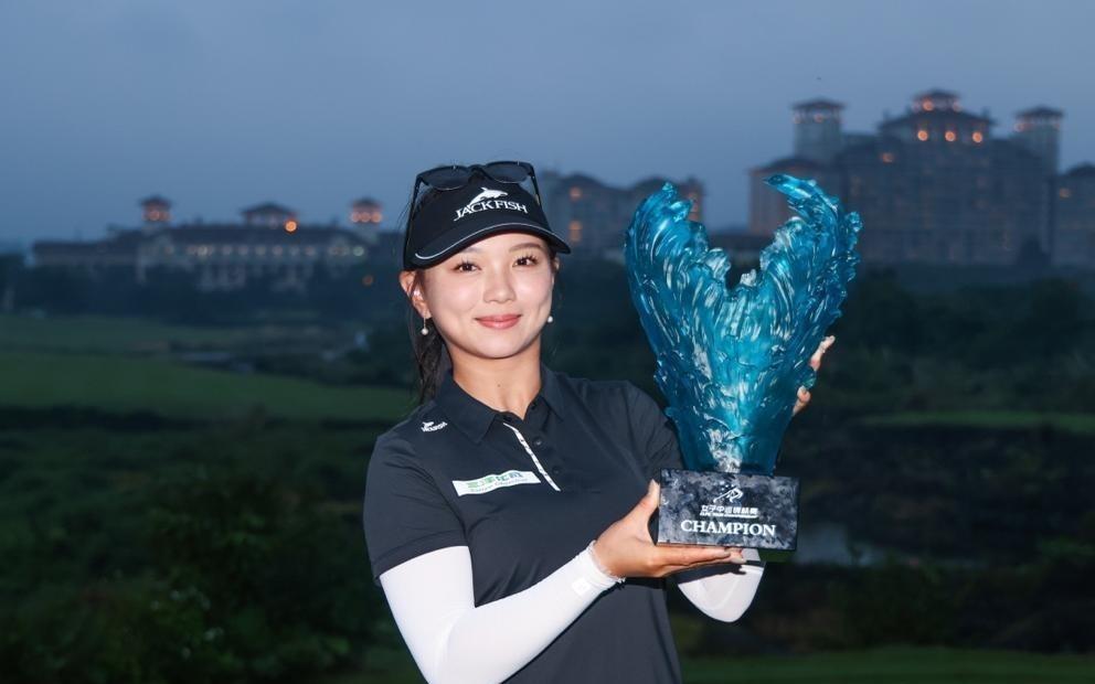 体坛联播阿森纳送狼队十连败，巴萨豪取五连胜领跑