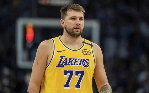 东契奇场均35分9篮板9助攻1.5抢断领跑得分榜