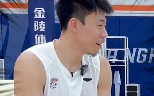 张镇麟：上海男篮队友给我发了很多表