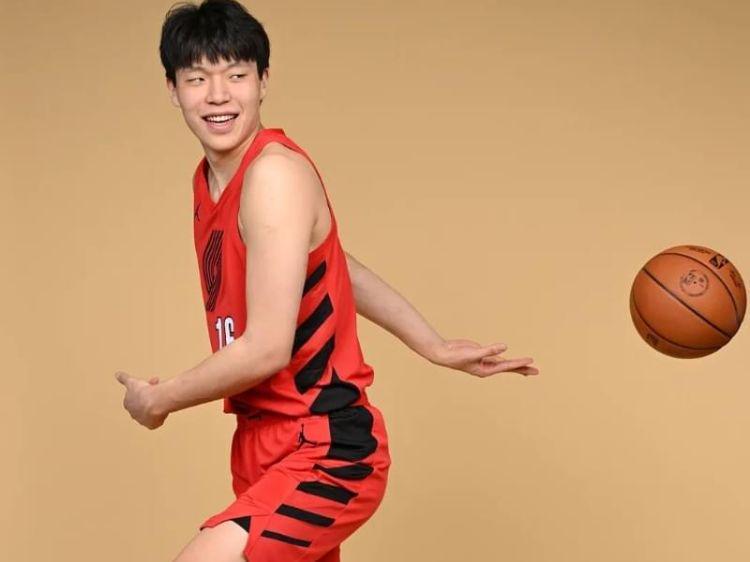 好消息！杨瀚森一能力进步巨大，开拓者揭幕战收视率将创新高