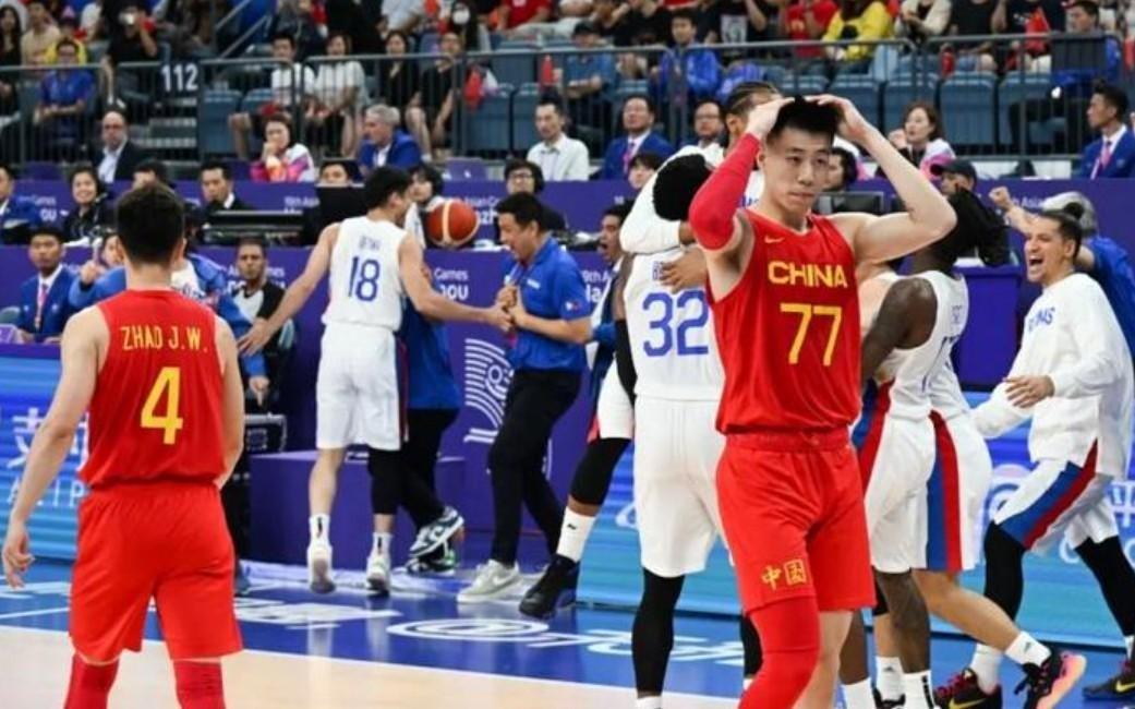 媒体人：胡明轩失绝杀全队安慰，张镇麟则被队友公开提建议