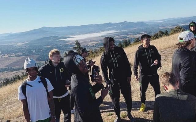 官宣倒计时曝林葳与俄勒冈大学队友们一起爬山已穿上统一训练服