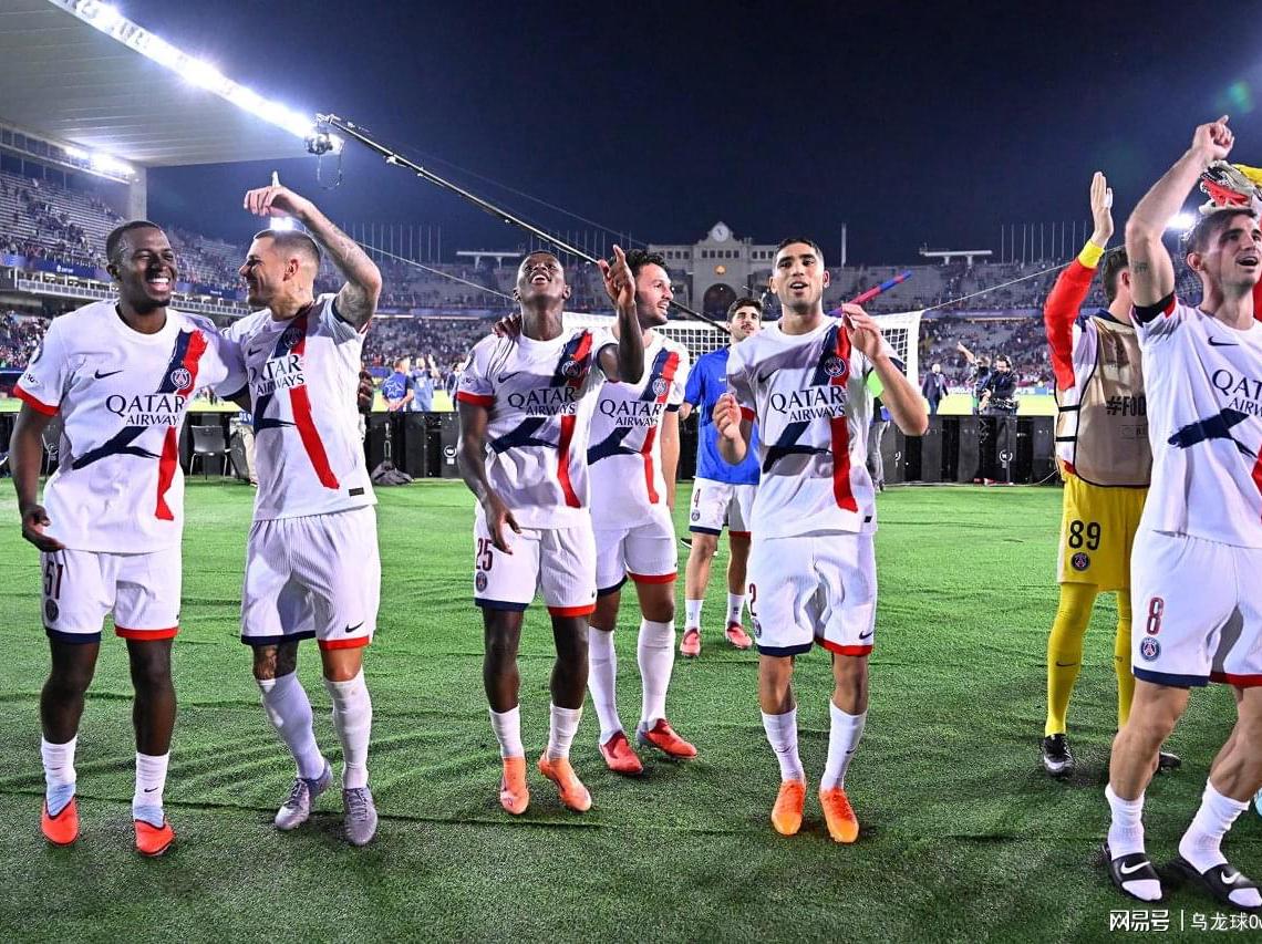 欧冠逆转！创造历史！卫冕冠军上演绝杀，巴萨被翻盘遭首败