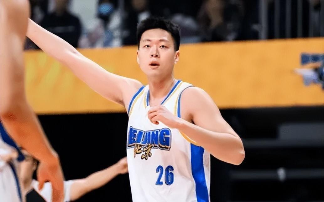 打得比范子铭好！张知垚对广厦暴走，许