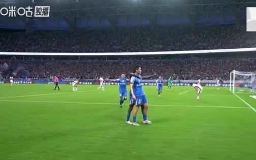 打破僵局！陈晋一接马纳法助攻高速反击破门，申花10领先蓉城！