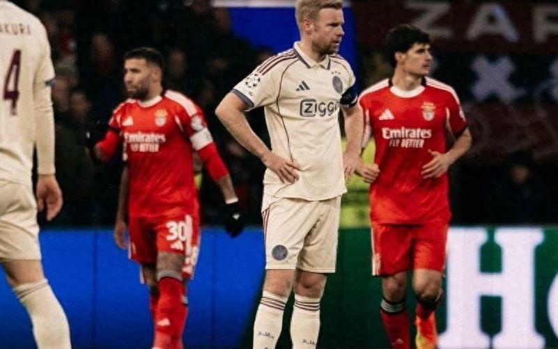 穆里尼奥“趁火打劫”：本菲卡轻松取胜，阿贾克斯再演耻辱一幕