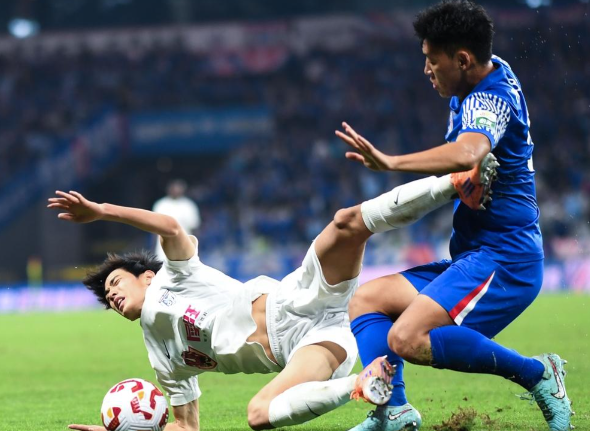 一场22上演神剧情：补时点射绝平，中超