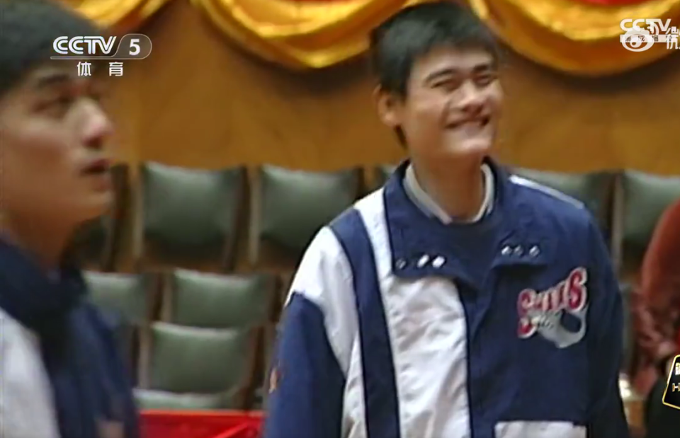 姚明刚打CBA赢球奖金上交父母输球奖金只有110揣兜里当零花钱