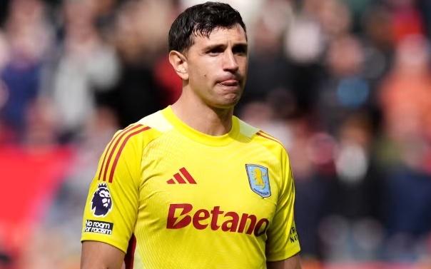 记者：部分曼联球员今夏极力主张签下大马丁，而非拉门斯