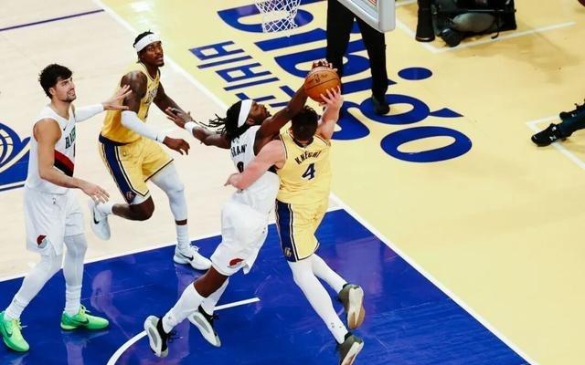 NBA开拓者122108击败湖人，杨瀚森1分1板，里夫斯空砍41分