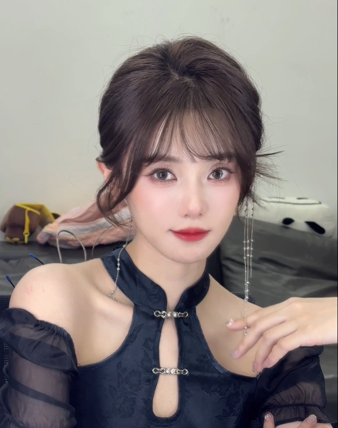 精致！主持小钰更博晒照：好久没见的新中式