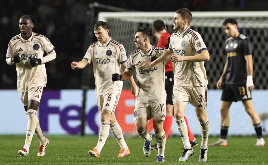 42逆转！4冠王终结5连败，摆脱欧冠垫底，西甲劲旅23爆冷遭绝杀