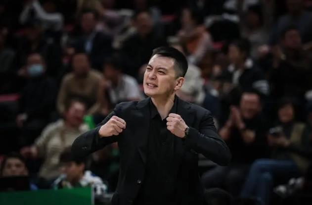 提前投降杨鸣第三节做出意外调整辽粤大战已物是人非