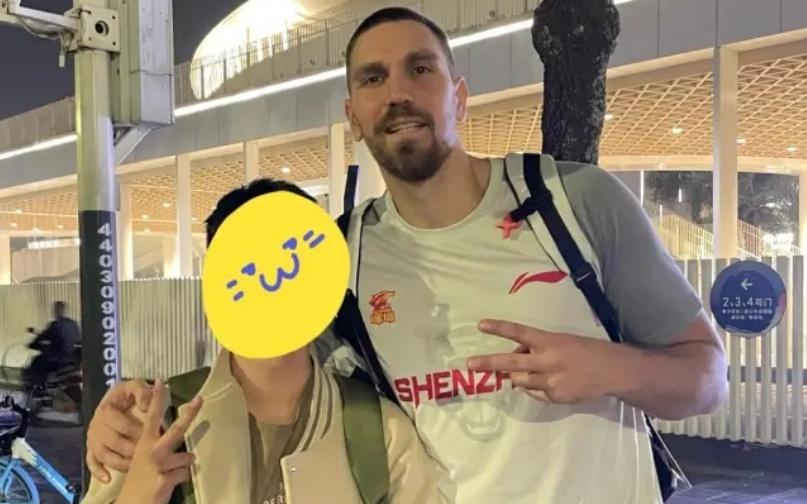 深圳外援控诉四川：破产边缘还能签新球员，一直没付我工资还骗我