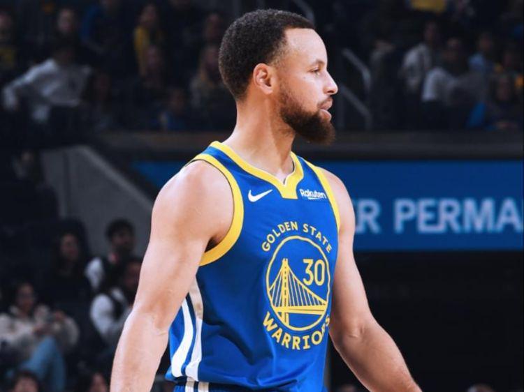 勇士完胜！库里31+5历史第一，马卡35+6格林驱逐，巴特勒15分8罚