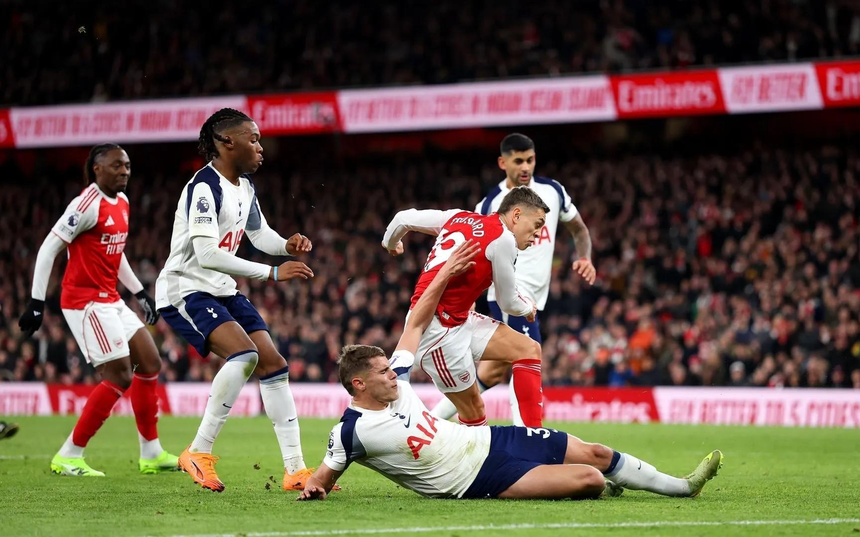 阿森纳vs热刺半场数据：阿森纳控球率68%，射门80，射正40