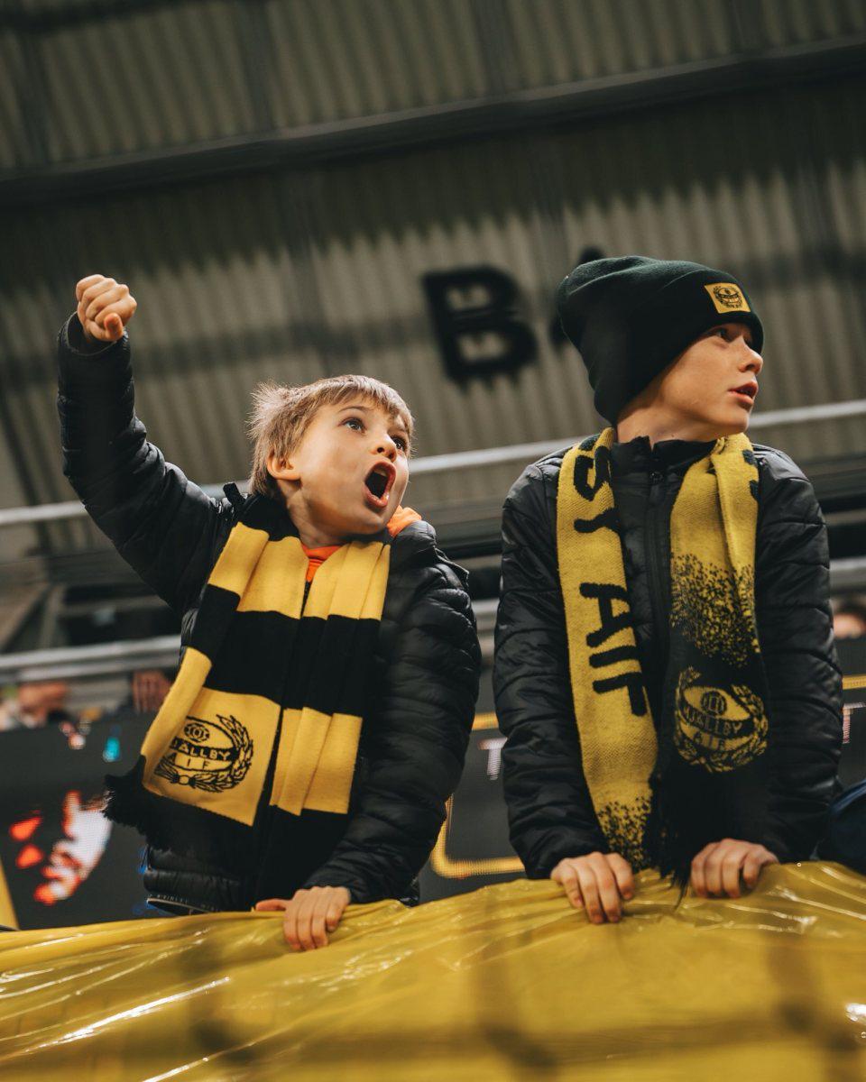 莱斯特城奇迹再现！白血病教练率队逆袭夺冠，小渔村人口仅1379人