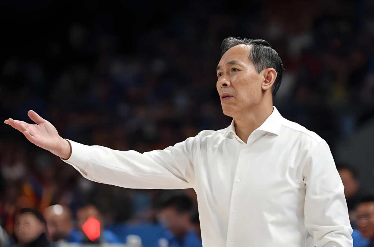 一手好牌打烂！许利民犯了3个错误，导致北京队输球球迷：快下课