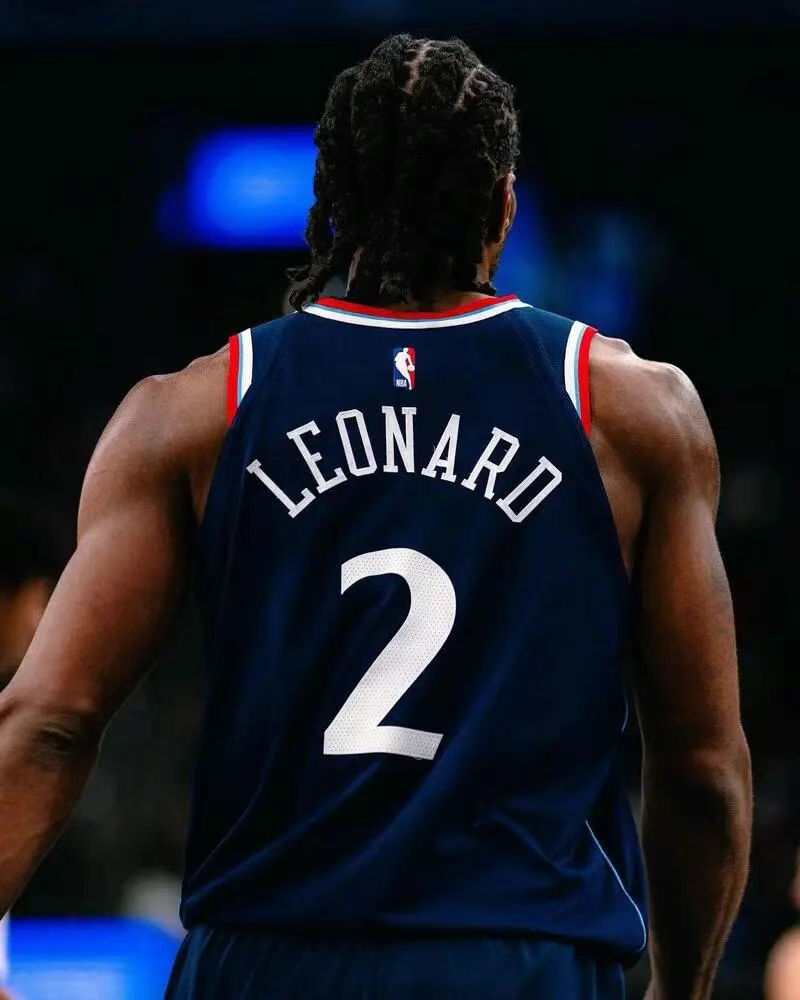 NO！突然离队啊，伦纳德再次受伤，左膝挫伤+炎症，快船无奈