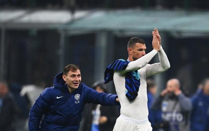 哲科重回梅阿查球场收获掌声，国米官