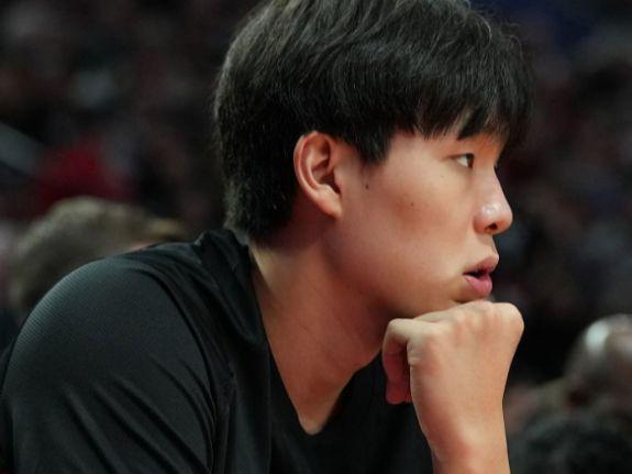 开拓者主帅：杨瀚森需要改进球场细节属于他的机会总会到来