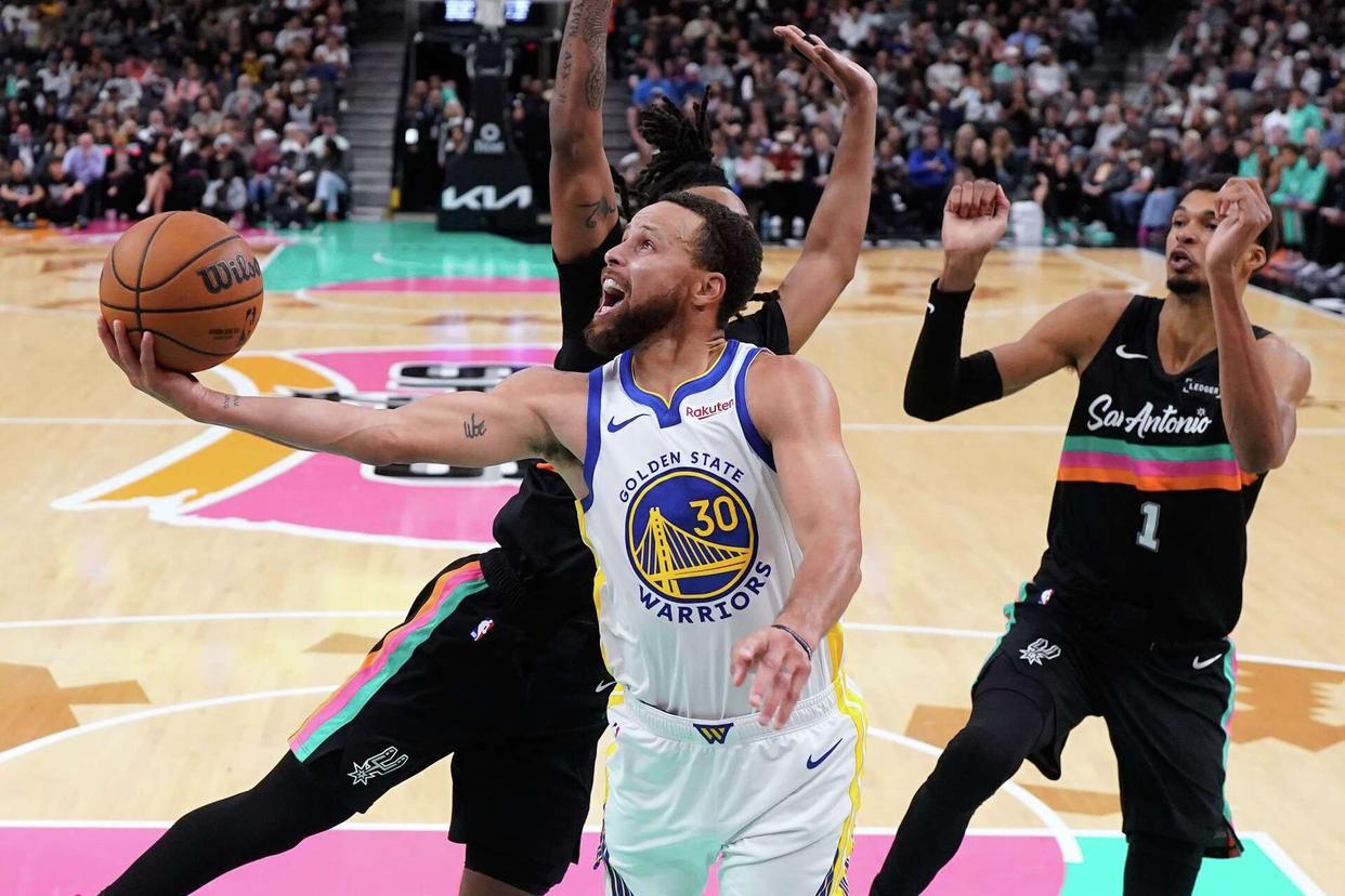 库里46+5+单节22分创NBA历史第1神迹，还刷爆纪录！勇士逆转马刺