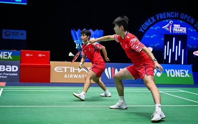 法羽赛：冯彦哲黄东萍21逆转对手，连续四站晋级决赛