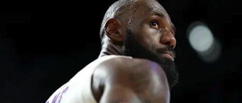 啊这....詹姆斯抱怨今天开拓者罚球太多！