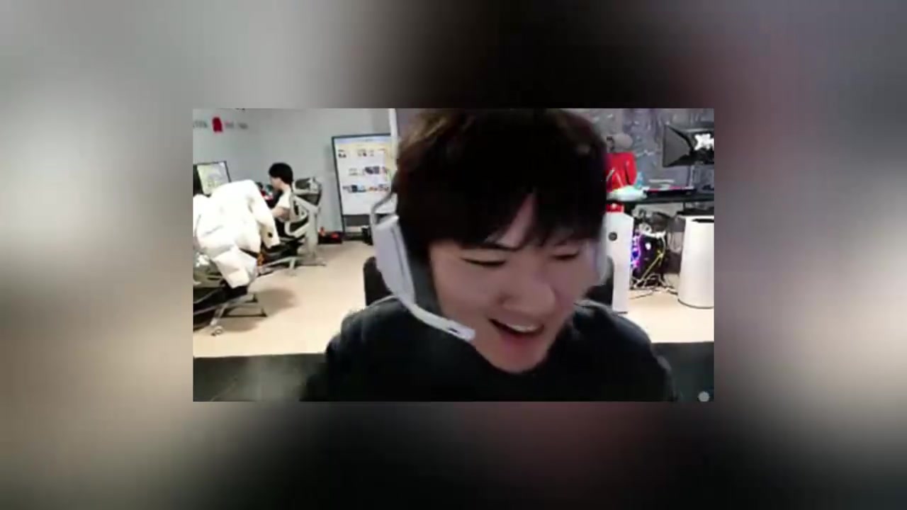 重赛重赛JKL韩服遇Deft多次被单杀：不公平他多个屏障！