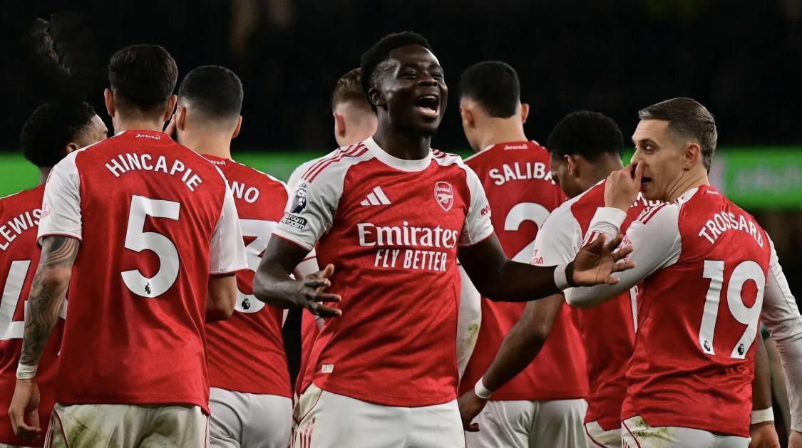 英超积分榜，阿森纳10夺回榜首，利物浦21攀升第五，水晶宫连败