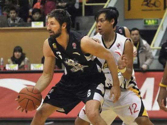 牡丹花下死，做鬼也风流CBA最帅外援泳池溺亡