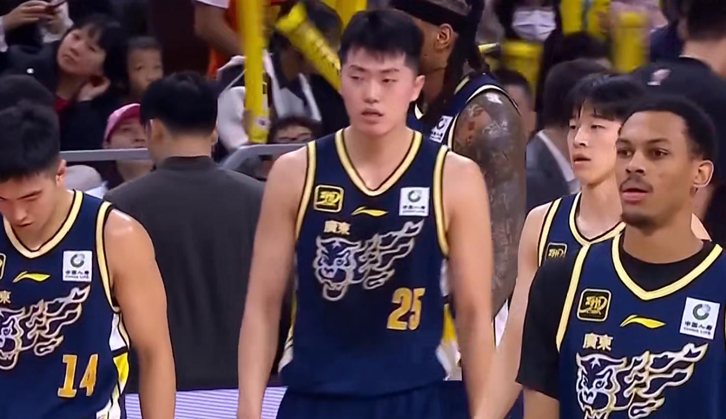 朱芳雨赌对了！广东队正式迎来“美式暴力锋线”，保底能进总决赛