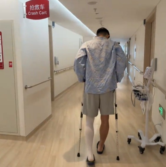 胡睿宝社媒：伤后坚持了两个多月必须